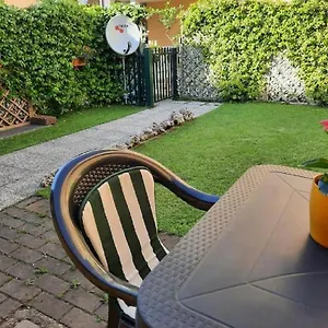 https://davide-bilocale-indipendente-con-giardino-e-garage.hotelinveneto.com